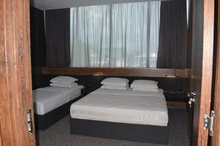 Отель Kent Hotel Кобулети Трехместный номер с балконом-1