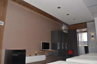 Отель Kent Hotel Кобулети Четырехместный номер с балконом-1
