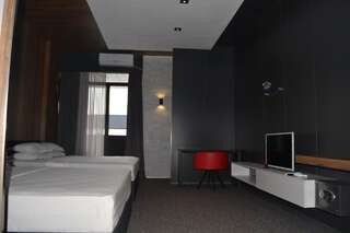Отель Kent Hotel Кобулети Четырехместный номер с балконом-1