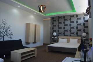 Отель Kent Hotel Кобулети Трехместный номер Делюкс-1