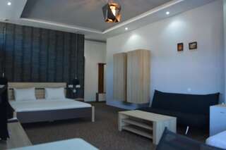 Отель Kent Hotel Кобулети Трехместный номер Делюкс-4