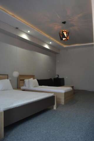Отель Kent Hotel Кобулети Трехместный номер Делюкс-6