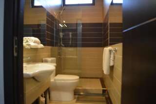 Отель Kent Hotel Кобулети Трехместный номер Делюкс-10