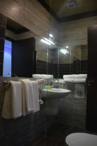 Отель Kent Hotel Кобулети Четырехместный номер "Комфорт"-1